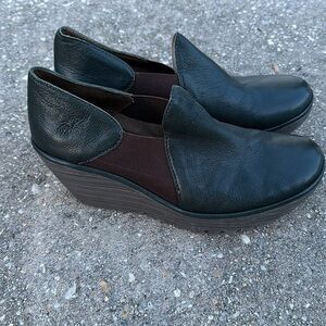 Fly London Yua Green Leather Platform Wedges size 40